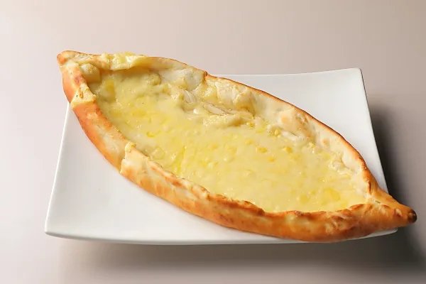 ボート型チーズピザ